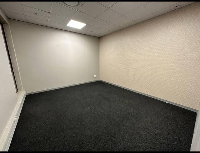 1,037M² OFFICE TO LET IN ROSEBANK